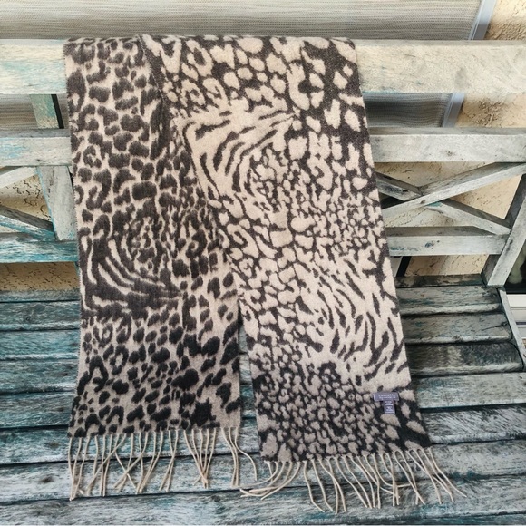 100% Cashmere Charter Club Scarf With Fringe Animal Print - Picture 1 of 6